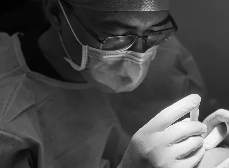 DHI hair transplant implantation performed by doctors in Malaysia Doctor performing DHI hair transplant using implanter pen in Malaysia