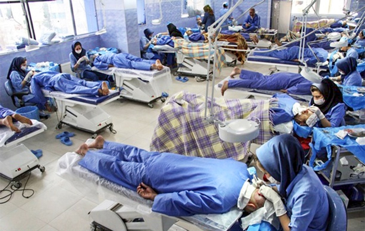 Hair transplant clinic in Turkey showing crowded operating room and limited visible safety protocols during procedure